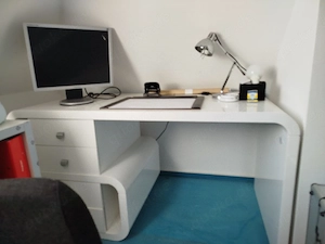 schicker Schreibtisch weiß Hochglanz 