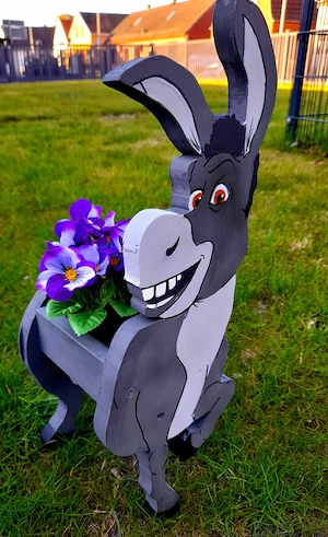 Blumenbank Blumenständer Übertopf Schön für Blumen in Ihrem Grundstück.   