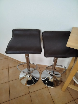 2 Barstühle, höhenverstellbar 