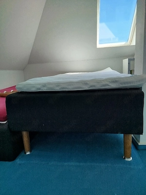 zwei Einzelbetten von Wonderland mit Toppern 