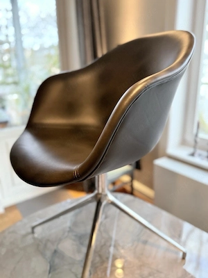 4 Design-Stühle mit Drehfunktion, Leder, braun, neuwertig