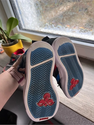 2 paar Jungs Kinderschuhe 28