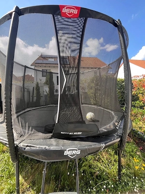 BERG Trampolin Champion   Top Zustand   viel Spaß für die ganze Familie!