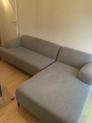 Graues Sofa mit Chaiselong