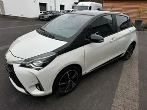 Toyota Yaris Hybrid Style Selection-PANORAMA+NAVI
