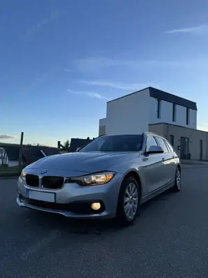 BMW 318 318d Touring *Automatik*Silber*Navi*SHZ*