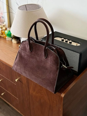 Braune Handtasche in Lederoptik   Hervorragender Zustand 