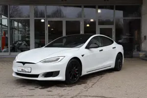 Tesla Model S ACC/ 8-Fach