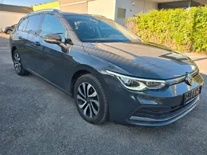 Volkswagen Golf VIII Active Matrix Harman Kamera HeaUp Pano