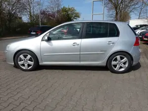 Volkswagen Golf V 1,4 United Klima SHZ AHK PDC Bild 4