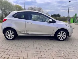 Mazda 2 Lim. 1.3 Independence Sport+TÜV/AU NEU+1. HAND Bild 4