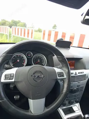 Opel Astra Astra GTC 1.6 Turbo Sport Bild 3