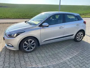 Hyundai i20 Automatik/ Navigation/ Sitzheizung vorn