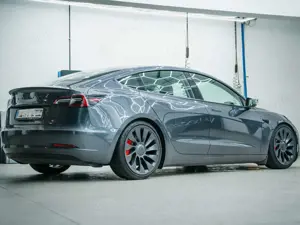 Tesla Model 3 Performance mit Batteriezertifikat