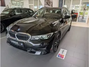 BMW 320 d xDrive Sport Line Touring D A AHK+NAVI+CARPLAY