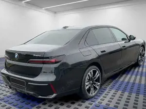 BMW 740 d xDrive BW ExcecutivS TV BRAUNMASSAGEVOLL Bild 4