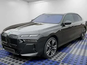 BMW 740 d xDrive BW ExcecutivS TV BRAUNMASSAGEVOLL Bild 3
