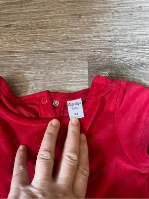 Mädchen Rotes Kleid Bild 2