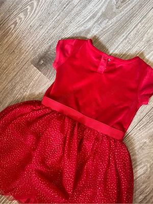 Mädchen Rotes Kleid Bild 3