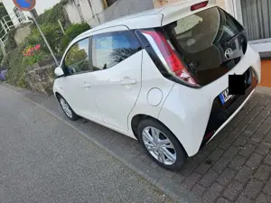 Toyota Aygo Aygo 5-Türer x-play touch Bild 3