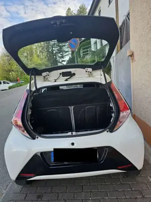 Toyota Aygo Aygo 5-Türer x-play touch Bild 2