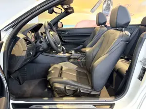 BMW 220 i Cabrio Sport Line KAM+KOMF+LEDer+HARM+DAB+ Bild 5