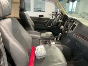 Mitsubishi Pajero 3.2 DI-D Top *Navi| Xenon| Kamera| AHK* Bild 3