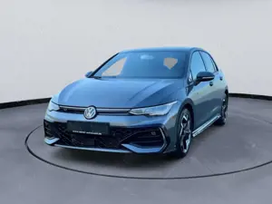 Volkswagen Golf VIII Lim 1.5 eTSI R-Line-LED-KAM-NAVI-GARAN