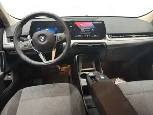 BMW X2 sDrive20i Parl/DrivAs Pano SHZ Bild 2