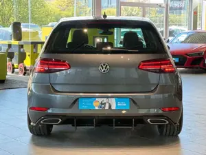Volkswagen Golf VII Lim. R-Line*Keyless*Panorama*Ambiente* Bild 5