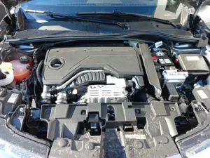 Alfa Romeo Junior Ibrida 1.2  Ti Q4 SportPaket+PanoDach+TechPaket Bild 5