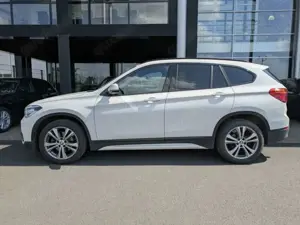 BMW X1 sDrive 18i Sport Line Navi.Parkassistant. Bild 3