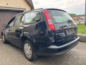 Ford Focus Turnier 1.4 16V Trend Bild 4