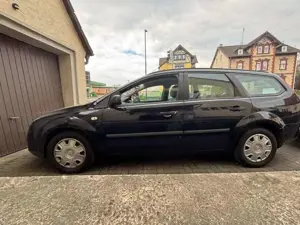Ford Focus Turnier 1.4 16V Trend Bild 3