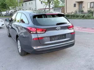 Hyundai i30 Select/Klima/NSW/6-Gang/StartStop/Tempomat Bild 5