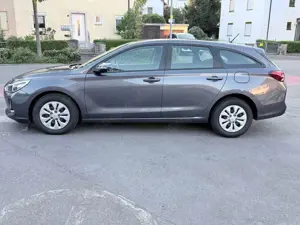 Hyundai i30 Select/Klima/NSW/6-Gang/StartStop/Tempomat Bild 4