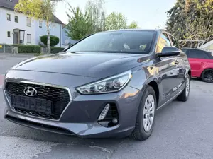Hyundai i30 Select/Klima/NSW/6-Gang/StartStop/Tempomat Bild 3
