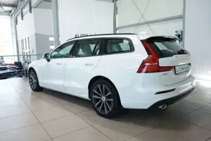Volvo V60 B4 D Momentum Panorama+Lenkradhz+Memory+SHZ Bild 3