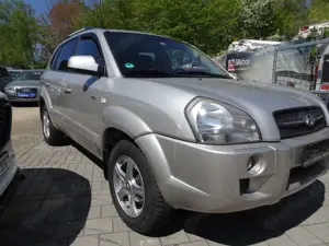 Hyundai TUCSON 2.0 CRDi GLS (4WD)-1 Hand-Leder-SHZ-AHK-ESD-Tempo. Bild 3