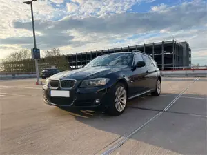 BMW 325 325i Touring Automatik PANO PDC AHK Navi Teilleder