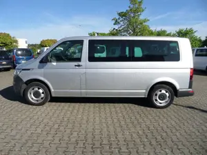 Volkswagen T6.1 Kombi lang+DSG+9-Sitzer+Standhzg+Komfortpaket+PDC+Klima Bild 5