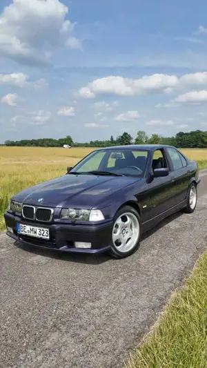 BMW 323 323i / M-Paket / technoviolett