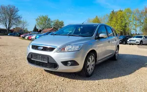 Ford Focus Turnier Style Aut*AHK*Navi*Klima*WR+WR*TÜV