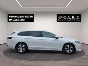 Volkswagen Passat Variant 2.0 TDI DSG ELEGANCE*IQ.LIGHT*AHK*360°KAMERA*el.HE Bild 4