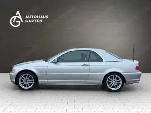 BMW 320 i Cabrio (Hardtop) PDC SHZ Klima Leder Tempo Bild 2