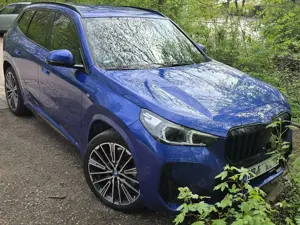 BMW X1 X1 xDrive30e M Sport HUD AHK ACC +Winterräder Bild 4