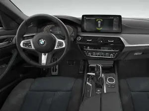 BMW 520 d Tour M-Sport +19Z PANO ACC DrAs AHK LENKRHZ Bild 4