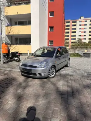 Ford Fiesta Ghia Bild 3