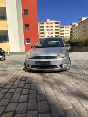 Ford Fiesta Ghia Bild 2