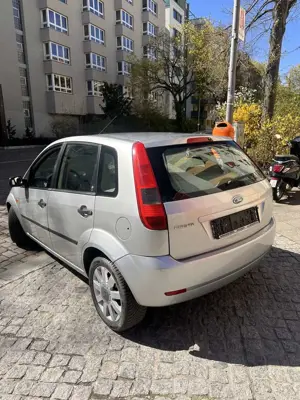 Ford Fiesta Ghia Bild 5